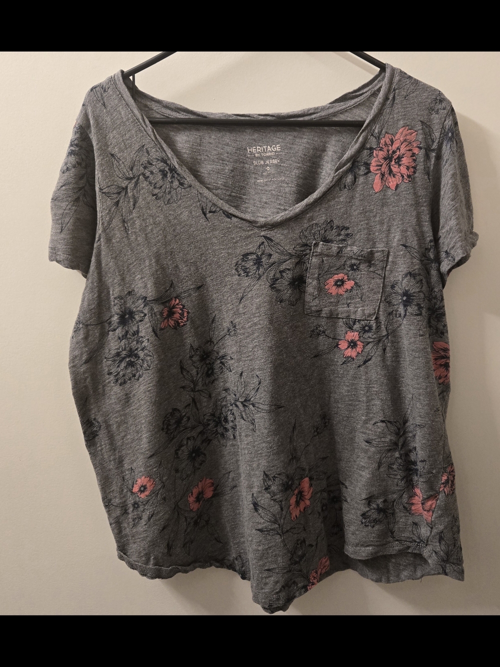 Torrid Heritage Short Sleeve V-Neck Tee in Heather Gray with Pink Floral Size 0